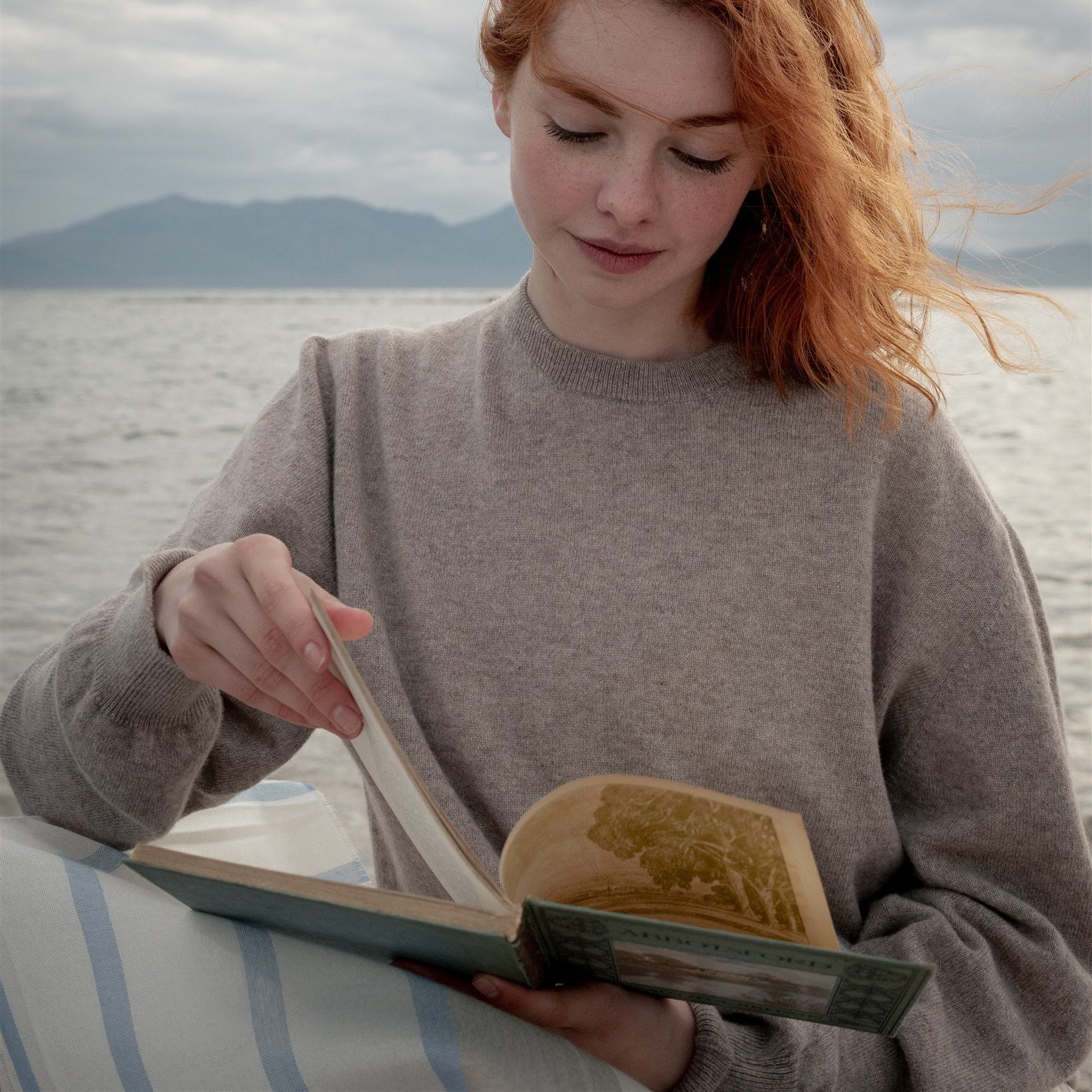 Unisex Taupe Fine Plain Cashmere Crew Neck Sweater