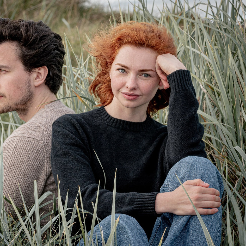 Unisex Black Mid-Weight Plain Cashmere Crew Neck Sweater