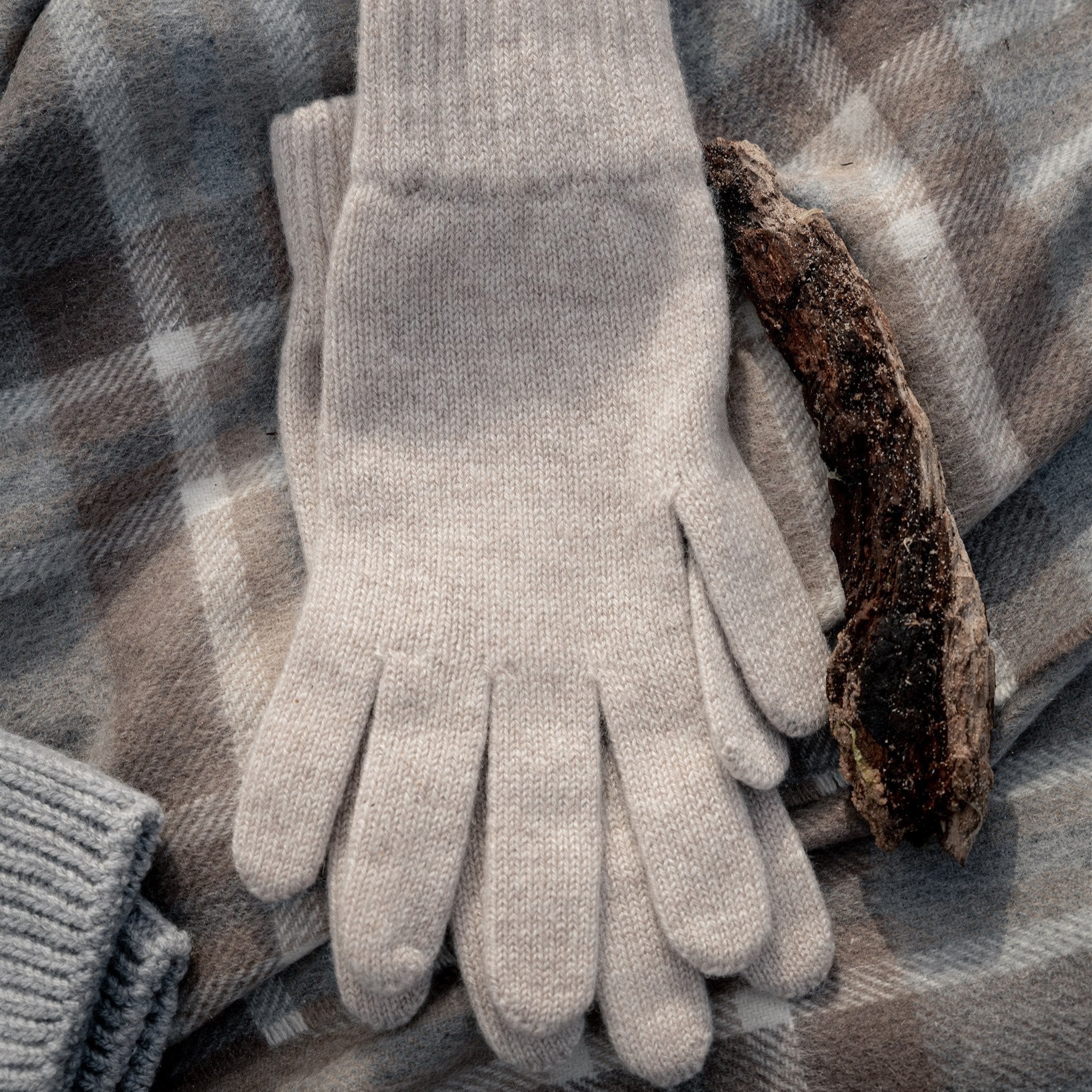 Ladies Merlot Cashmere Gloves