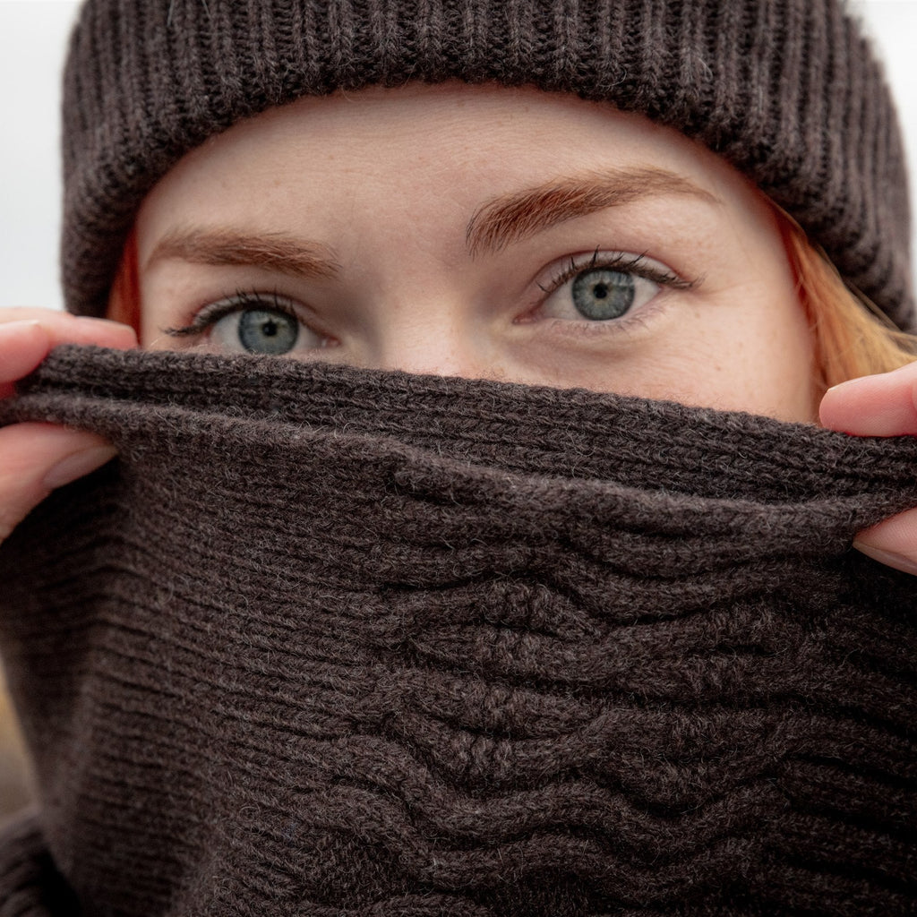 Knitted Cocoa Mid-Weight Ribbed Cashmere Scarf