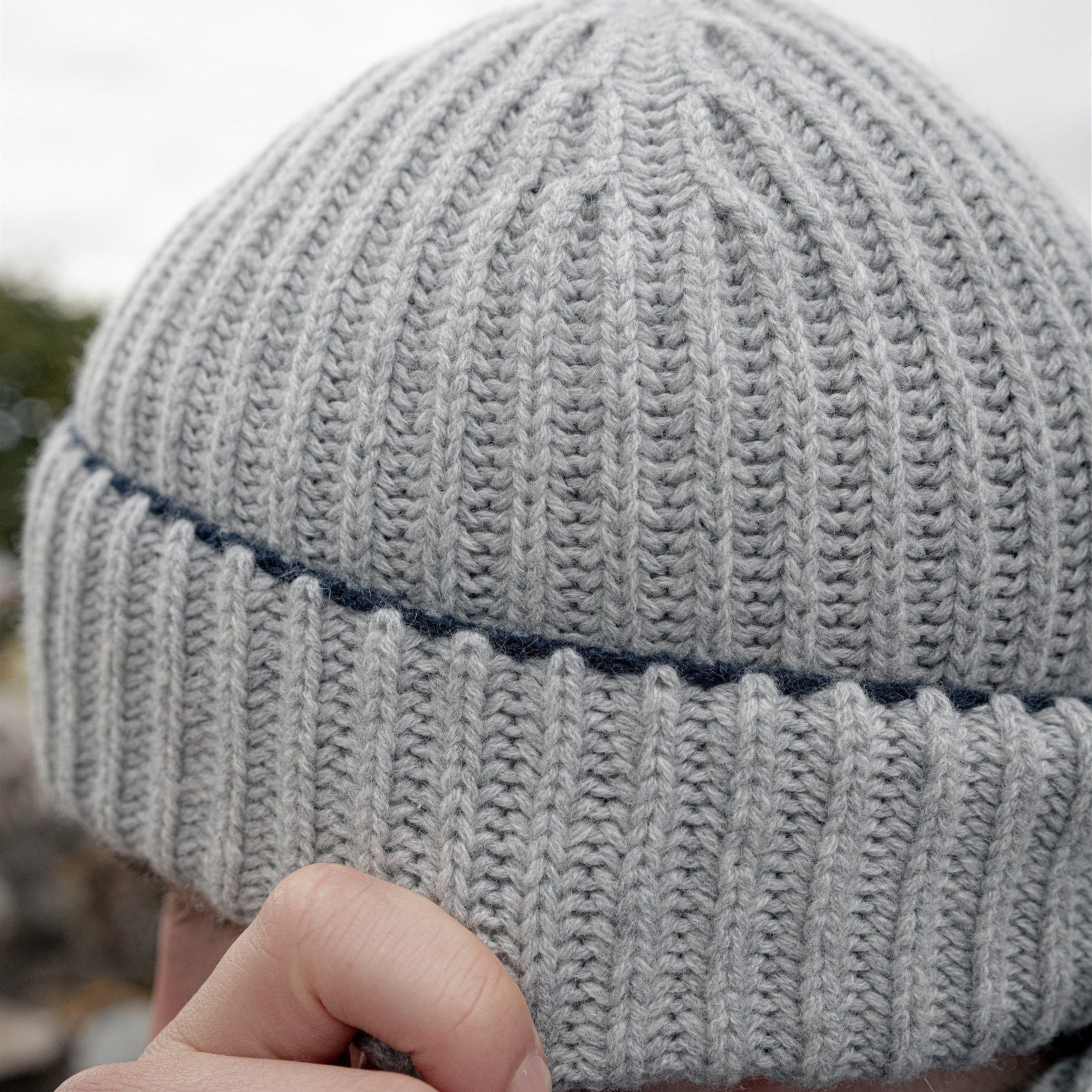 Knitted Black Chunky Ribbed Cashmere Beanie Hat