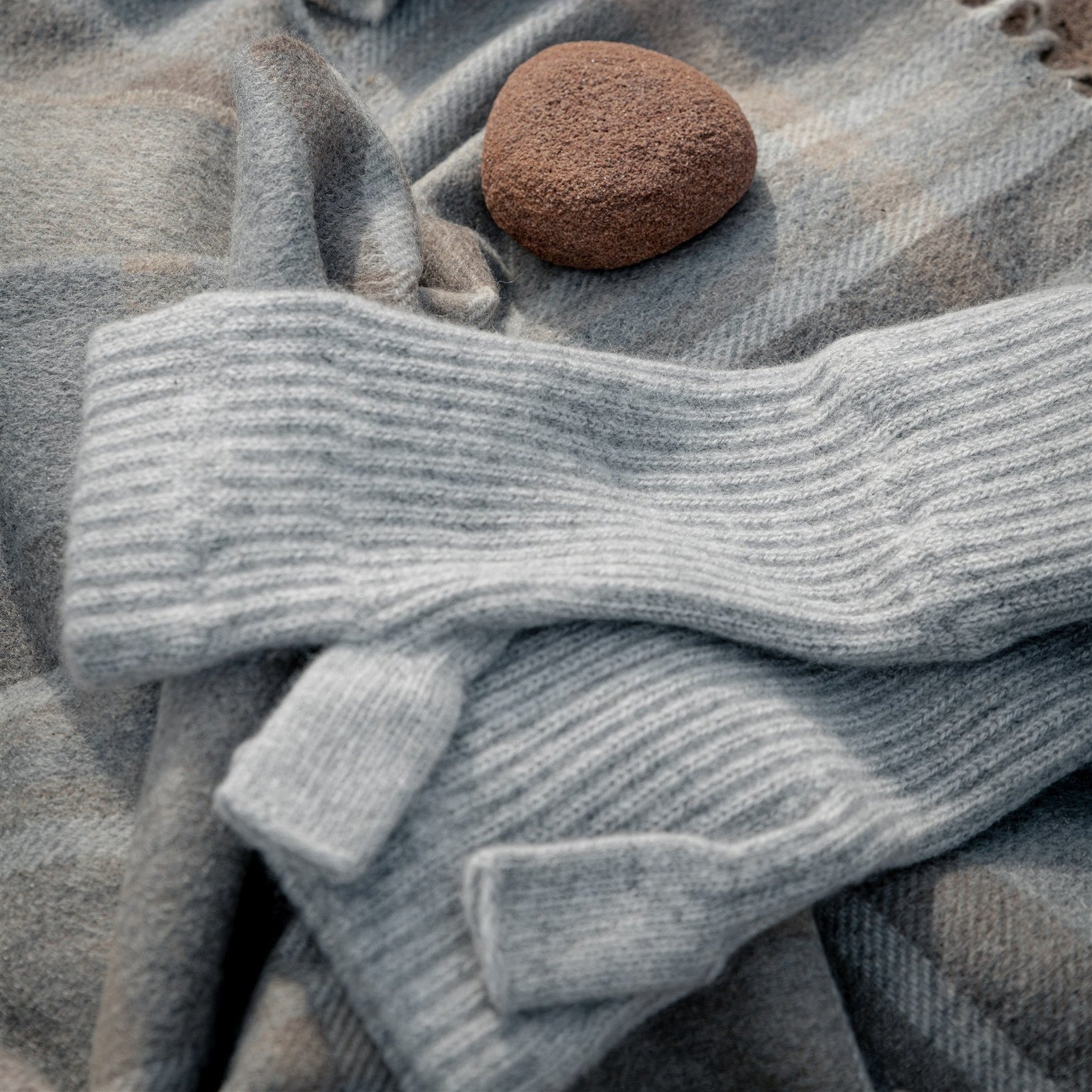 Ladies Light Grey Ribbed Cashmere Wrist-Warmers