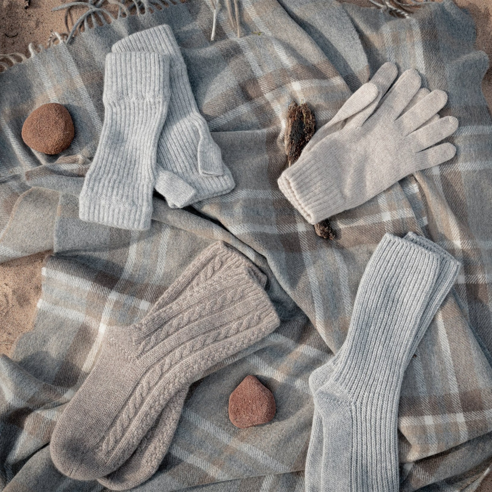 Ladies Light Grey Ribbed Cashmere Wrist-Warmers