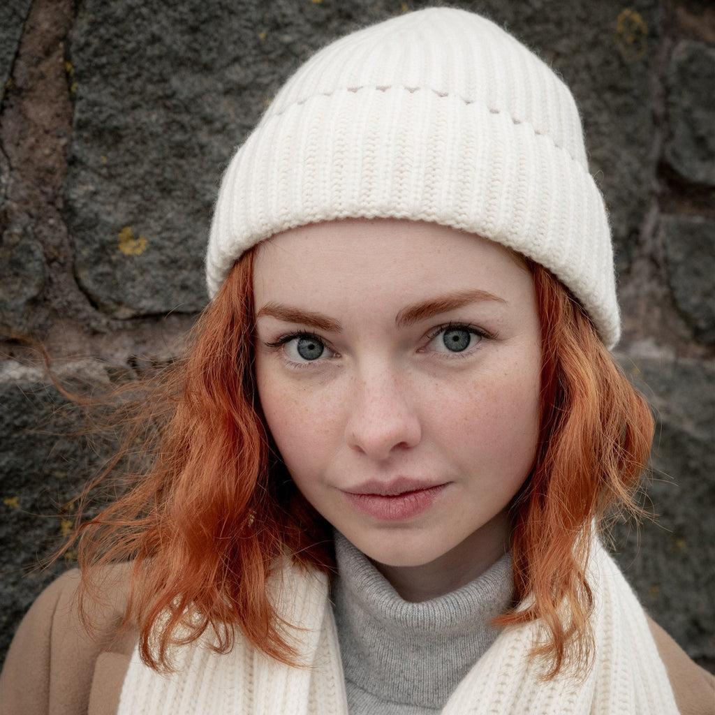 Knitted White Chunky Ribbed Cashmere Beanie Hat