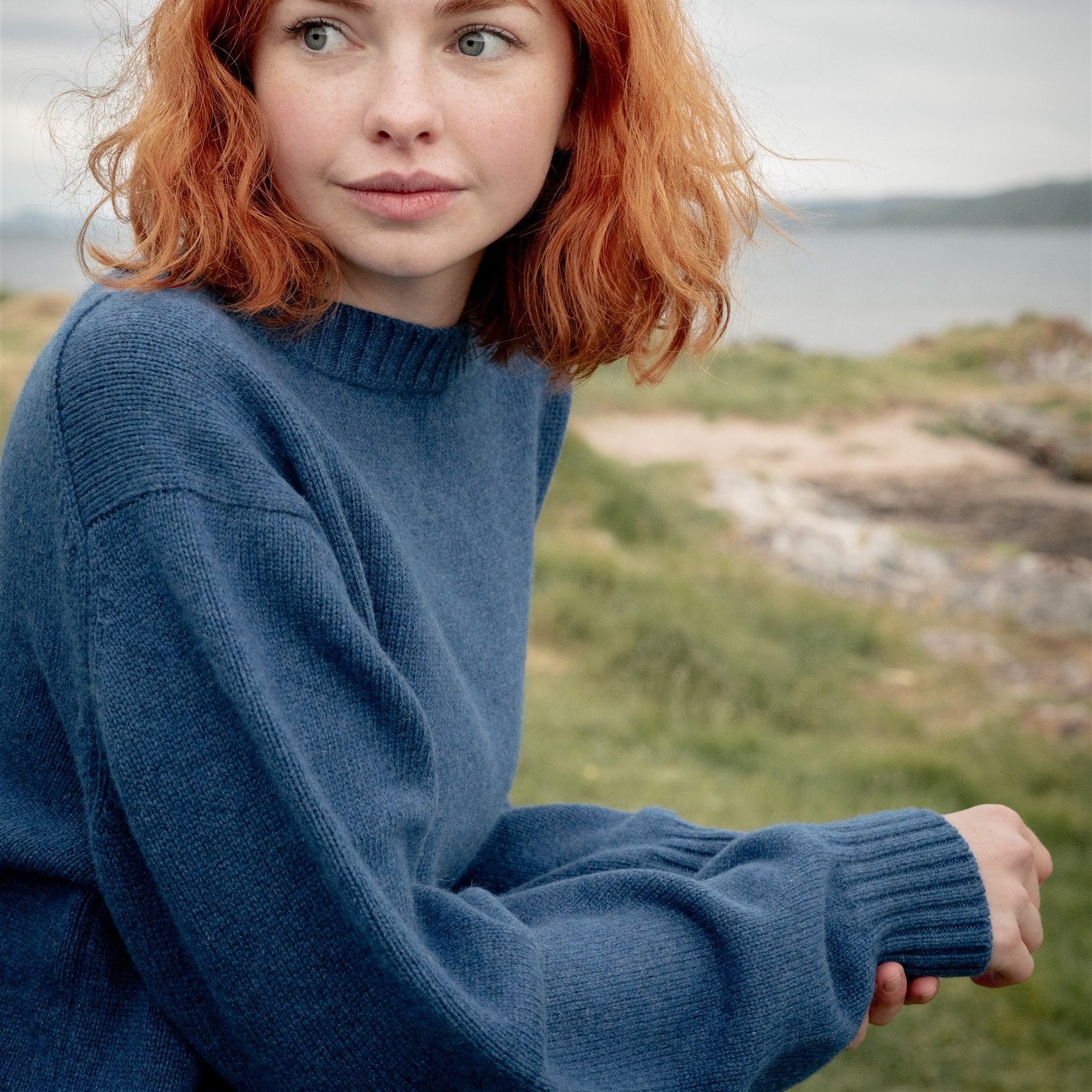 Unisex Yale Blue Chunky Plain Cashmere Crew Neck Sweater